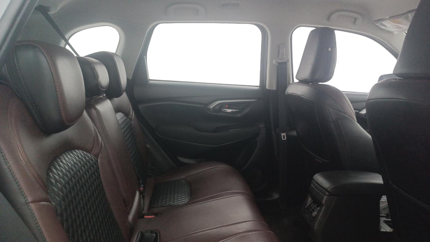 2023 Toyota URBAN CRUISER HYRYDER E NEO DRIVE, Petrol, Manual, 42,204 km, Right Side Rear Door Cabin