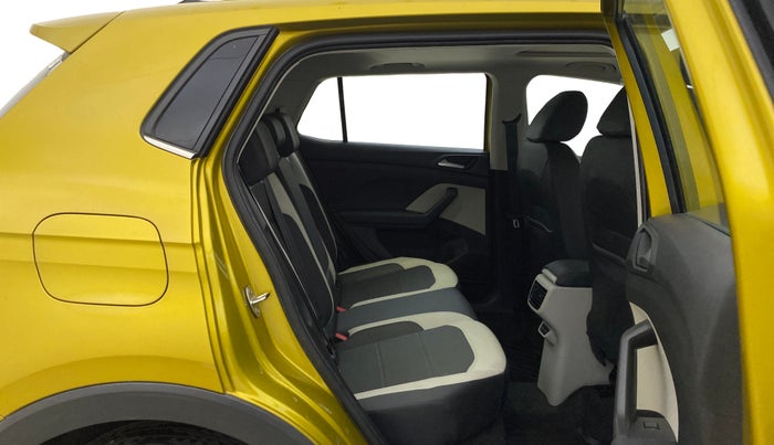 2022 Volkswagen TAIGUN TOPLINE 1.0 TSI MT, Petrol, Manual, 6,611 km, Right Side Rear Door Cabin