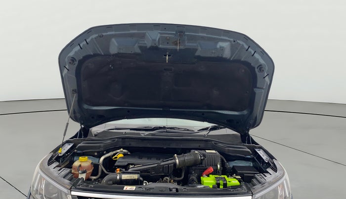 2024 Mahindra XUV300 W8 (O) 1.2 PETROL AMT, Petrol, Automatic, 17,792 km, Open Bonet