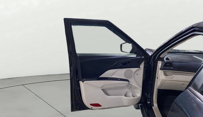 2023 Mahindra XUV300 W6 1.2 PETROL, Petrol, Manual, 8,518 km, LHS Front Door