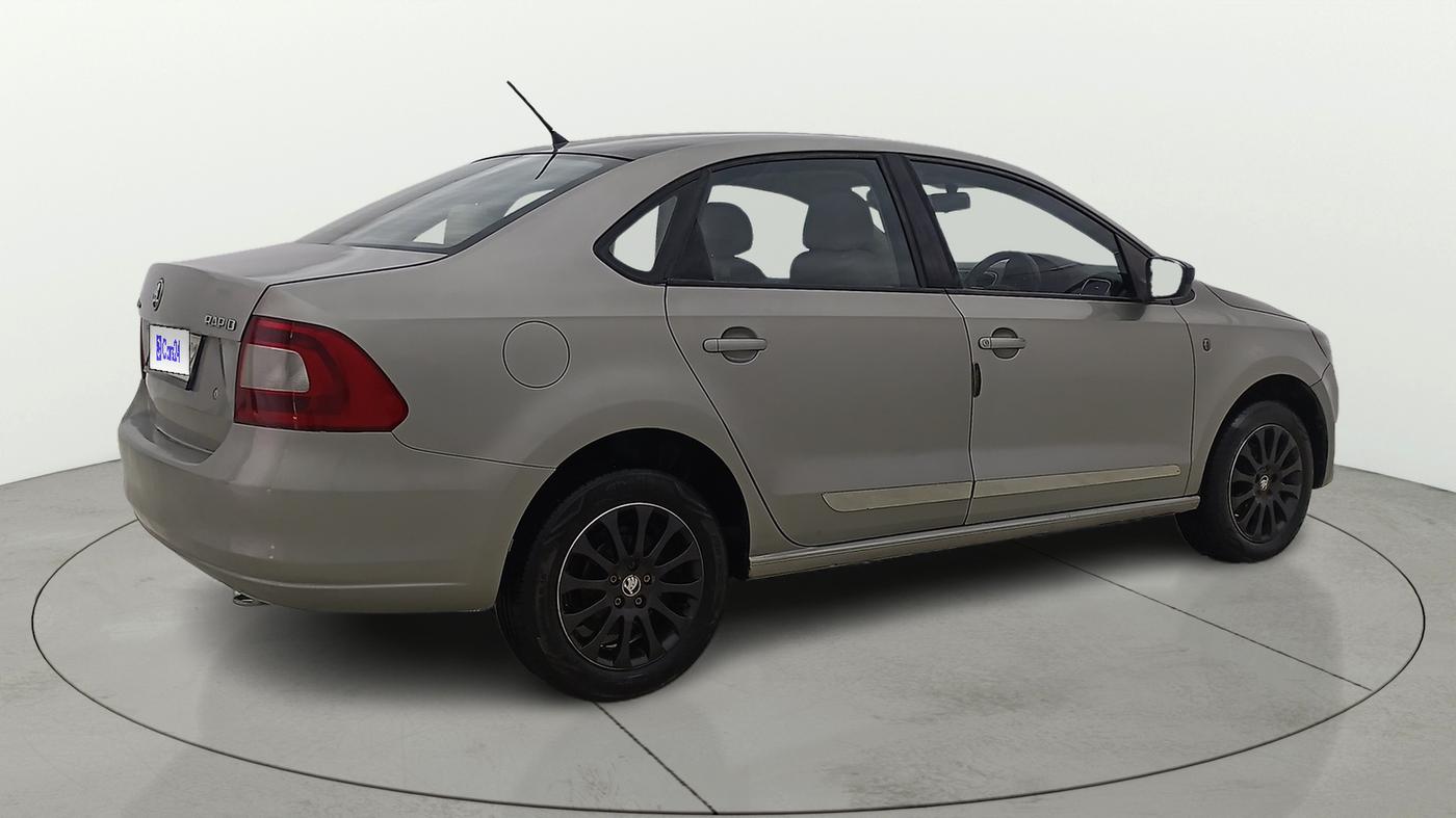 2015 Skoda Rapid ELEGANCE 1.6 MPI MT, Petrol, Manual, 98,452 km, Right Back Diagonal