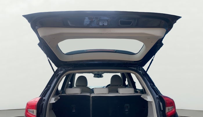 2021 Mahindra XUV300 W8 (O) 1.2 PETROL, Petrol, Manual, 82,584 km, Boot Door Open