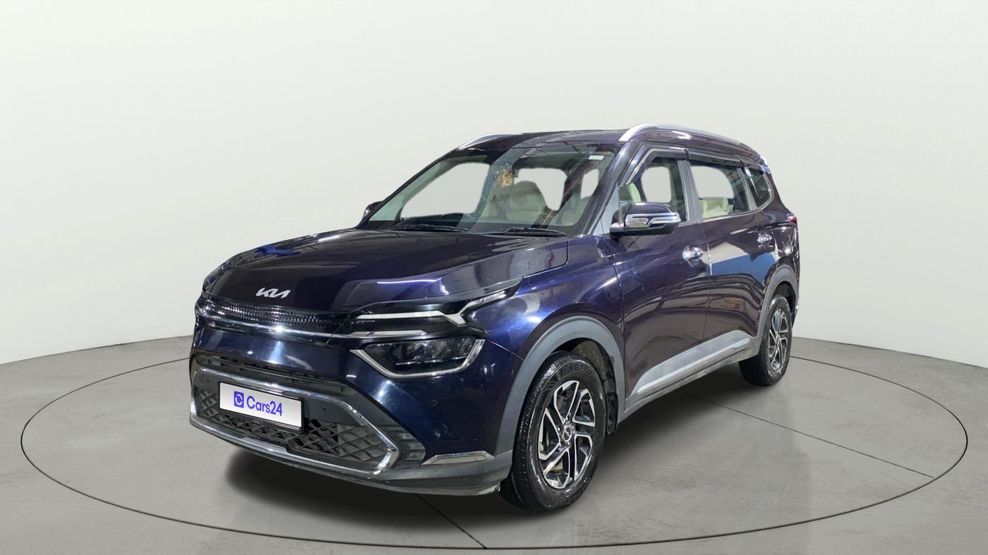 2023 KIA CARENS LUXURY PLUS 1.5 IMT PETROL, Petrol, Manual, 28,643 km, Left Front Diagonal