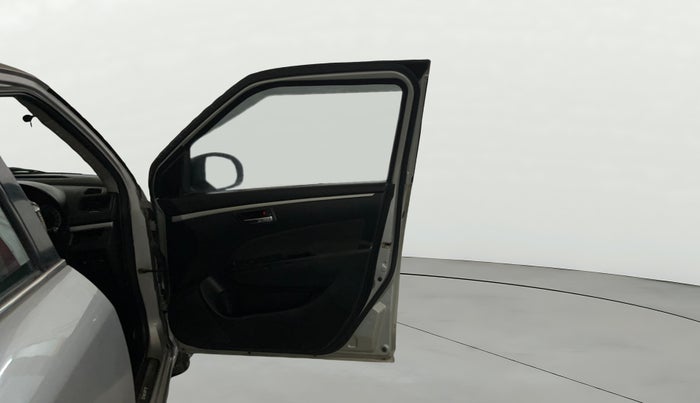 2016 Maruti Swift VXI, Petrol, Manual, 67,783 km, RHS Front Door