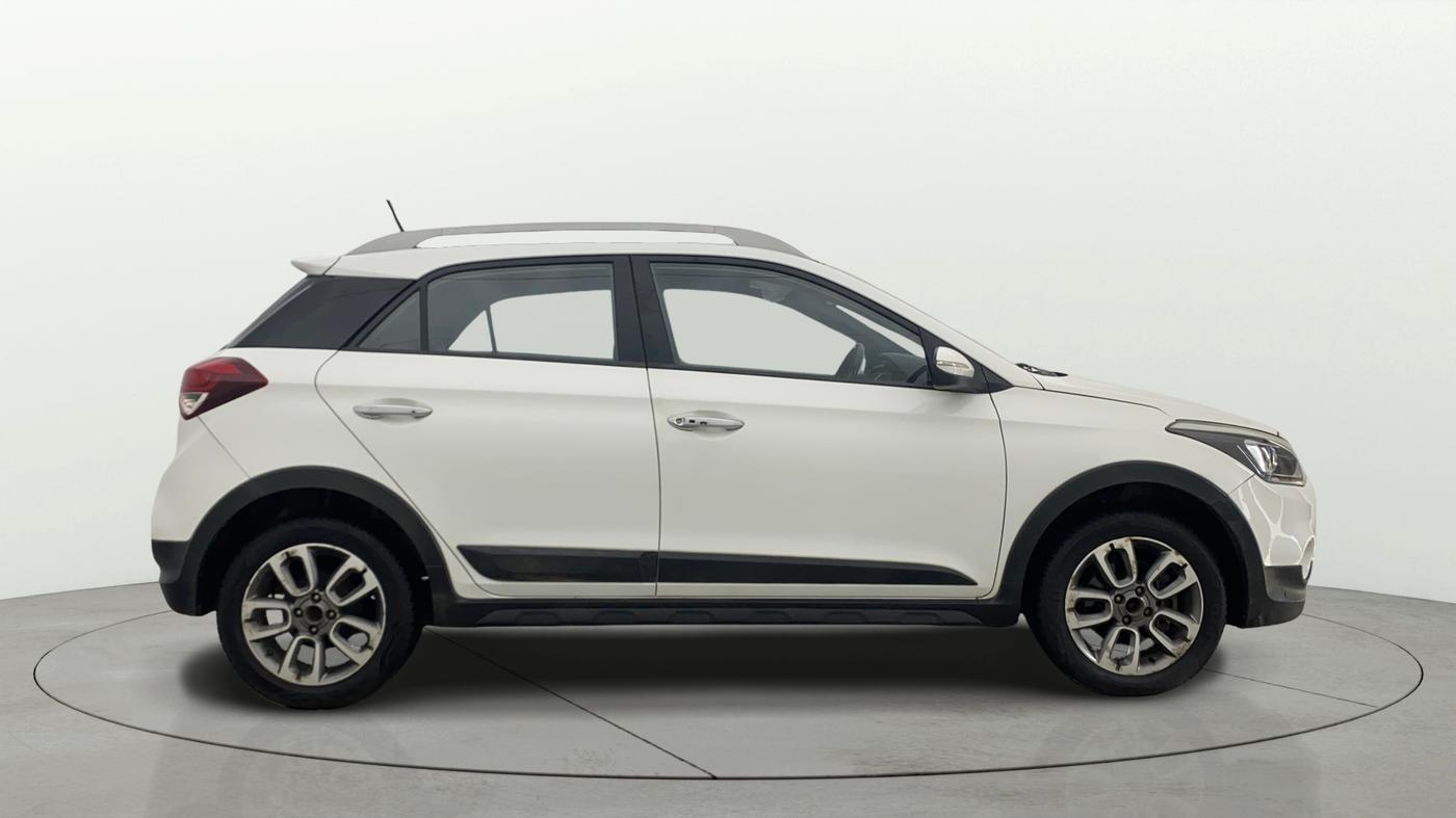 2017 Hyundai i20 Active 1.2 SX, Petrol, Manual, 1,11,635 km, Right Side View