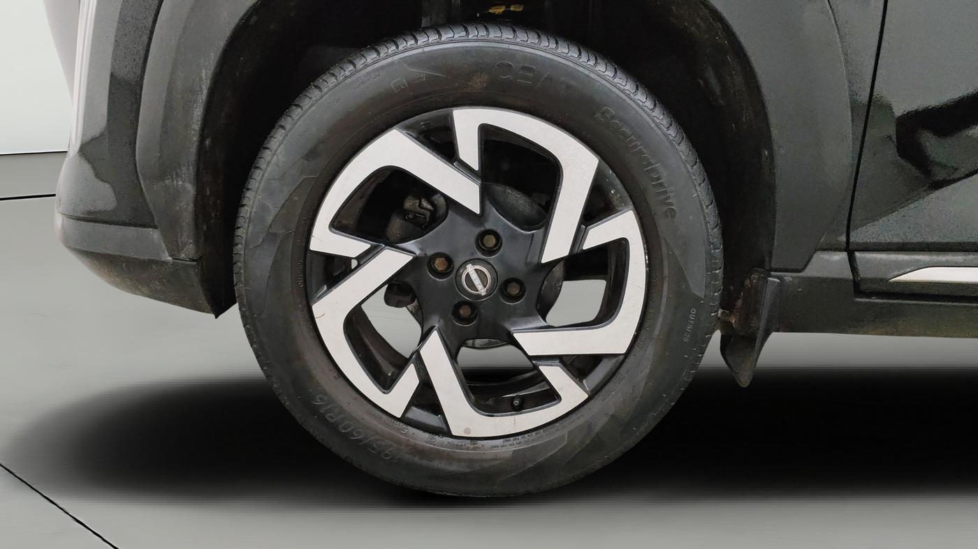 2023 Nissan MAGNITE XV MT, Petrol, Manual, 22,993 km, Left Front Wheel