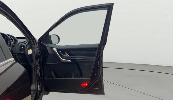 2019 Mahindra XUV500 W11 AT, Diesel, Automatic, 85,421 km, RHS Front Door