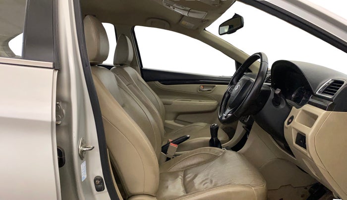 2017 Maruti Ciaz ZXI+, Petrol, Manual, 64,818 km, Right Side Front Door Cabin