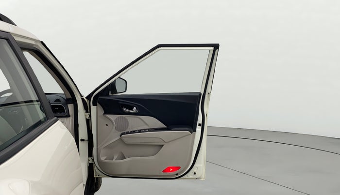 2021 Mahindra XUV300 W8 (O) 1.2 PETROL AMT, Petrol, Automatic, 48,959 km, RHS Front Door