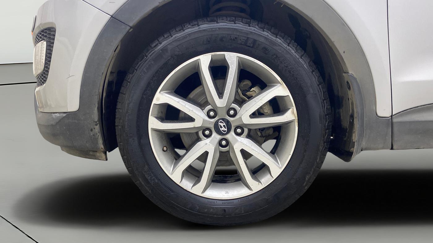 2015 Hyundai Santa Fe 4 WD AT, Diesel, Automatic, 1,28,045 km, Left Front Wheel