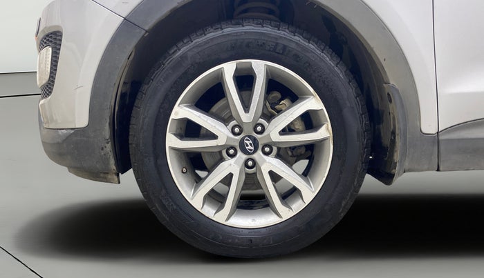 2015 Hyundai Santa Fe 4 WD AT, Diesel, Automatic, 1,28,045 km, Left Front Wheel