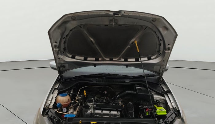 2015 Volkswagen Polo HIGHLINE1.2L, CNG, Manual, 83,337 km, Open Bonet