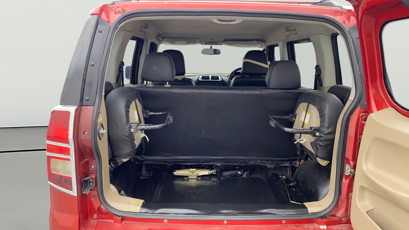 2017 Mahindra TUV300 T8, Diesel, Manual, 47,261 km, Boot Open Zoomed View
