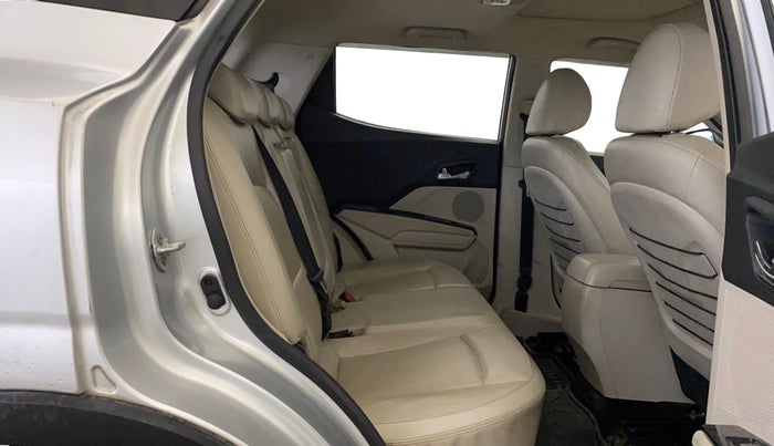 2019 Mahindra XUV300 W8 (O) 1.2 PETROL, Petrol, Manual, 82,450 km, Right Side Rear Door Cabin