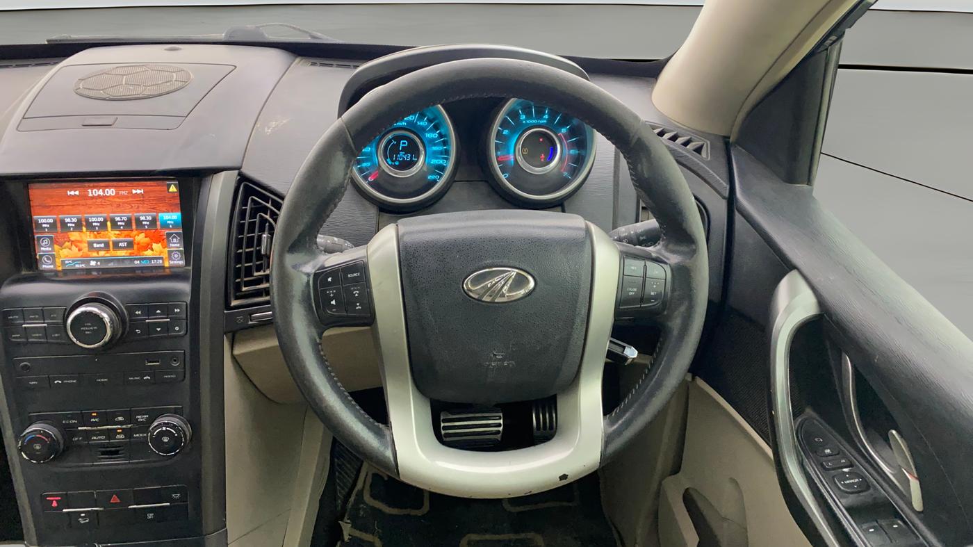 2016 Mahindra XUV500 W10 AT, Diesel, Automatic, 1,11,214 km, Steering Wheel Close Up