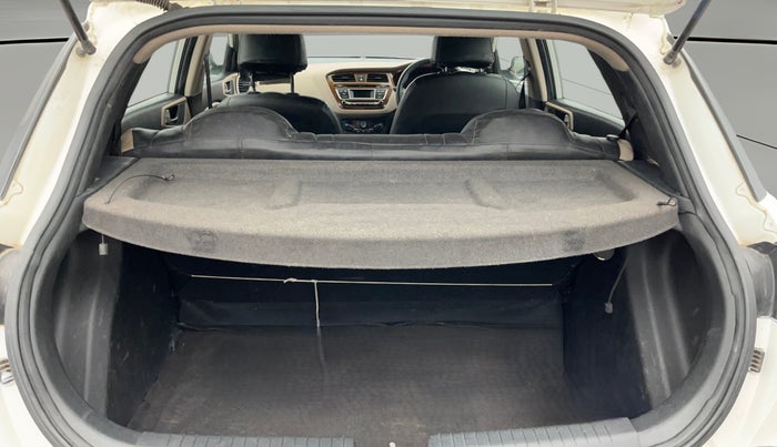 2017 Hyundai Elite i20 SPORTZ 1.2, Petrol, Manual, 63,020 km, Boot Open Zoomed View