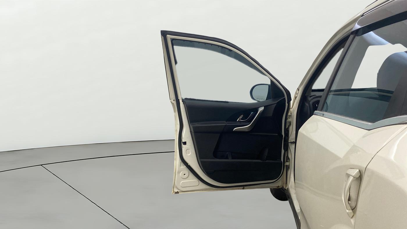2020 Mahindra XUV500 W7, Diesel, Manual, 62,010 km, LHS Front Door