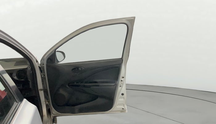 2015 Toyota Etios CROSS 1.2 G, CNG, Manual, 64,189 km, RHS Front Door