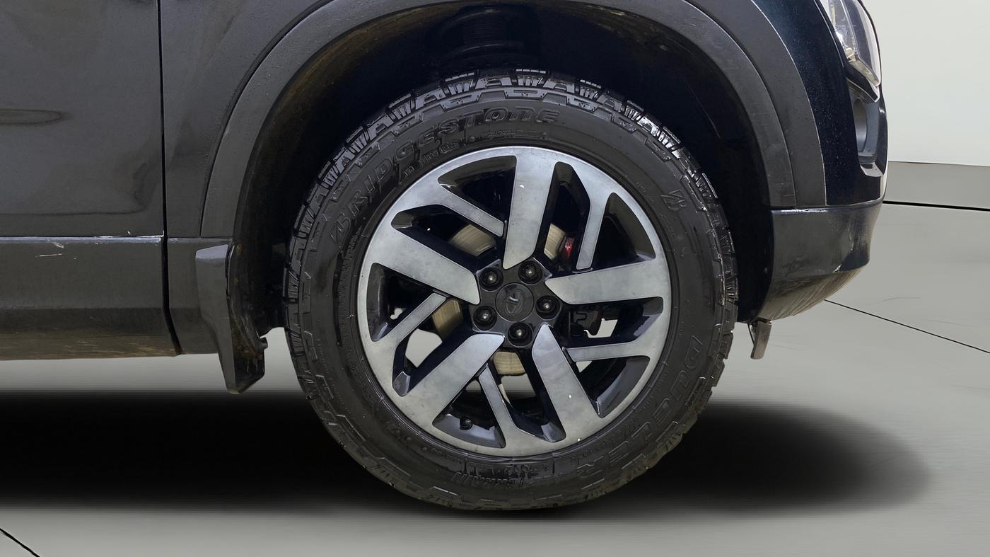 2023 Tata Harrier XZA + O 2.0L RED DARK EDITION 5 STR, Diesel, Automatic, 92,195 km, Right Front Wheel