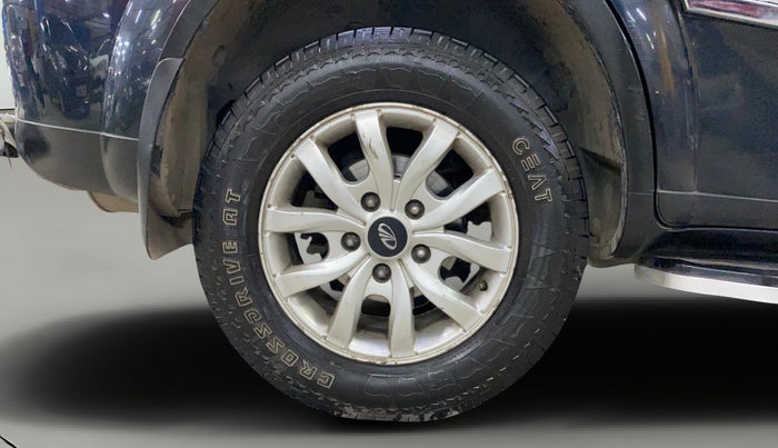 2017 Mahindra XUV500 W10 AT, Diesel, Automatic, 93,439 km, Right Rear Wheel