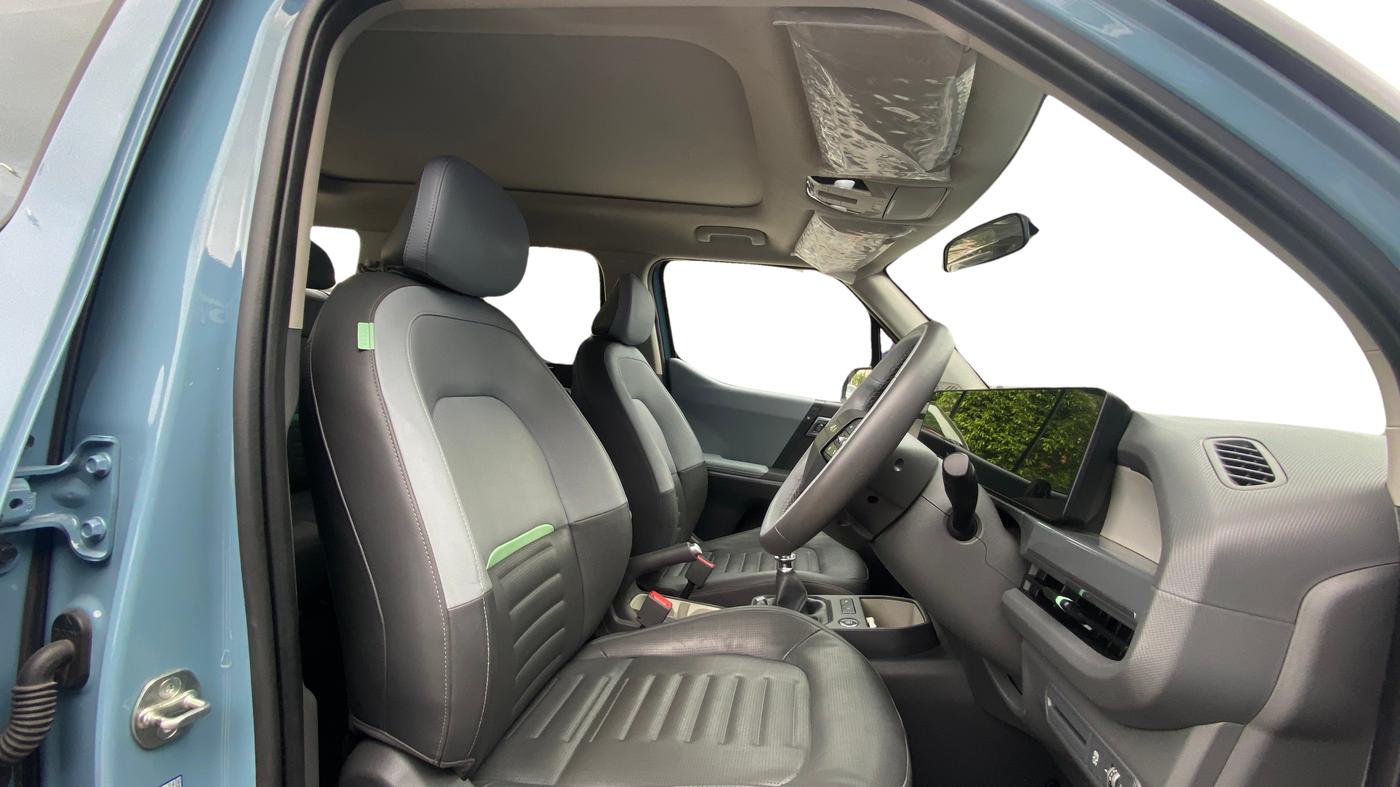 2025 KIA SYROS  HTX 1.0 Turbo 6MT, Petrol, Manual, 6,773 km, Right Side Front Door Cabin