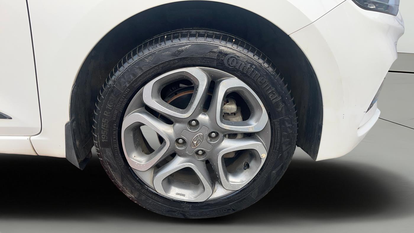 2018 Hyundai Elite i20 ASTA 1.2 (O), Petrol, Manual, 65,406 km, Right Front Wheel