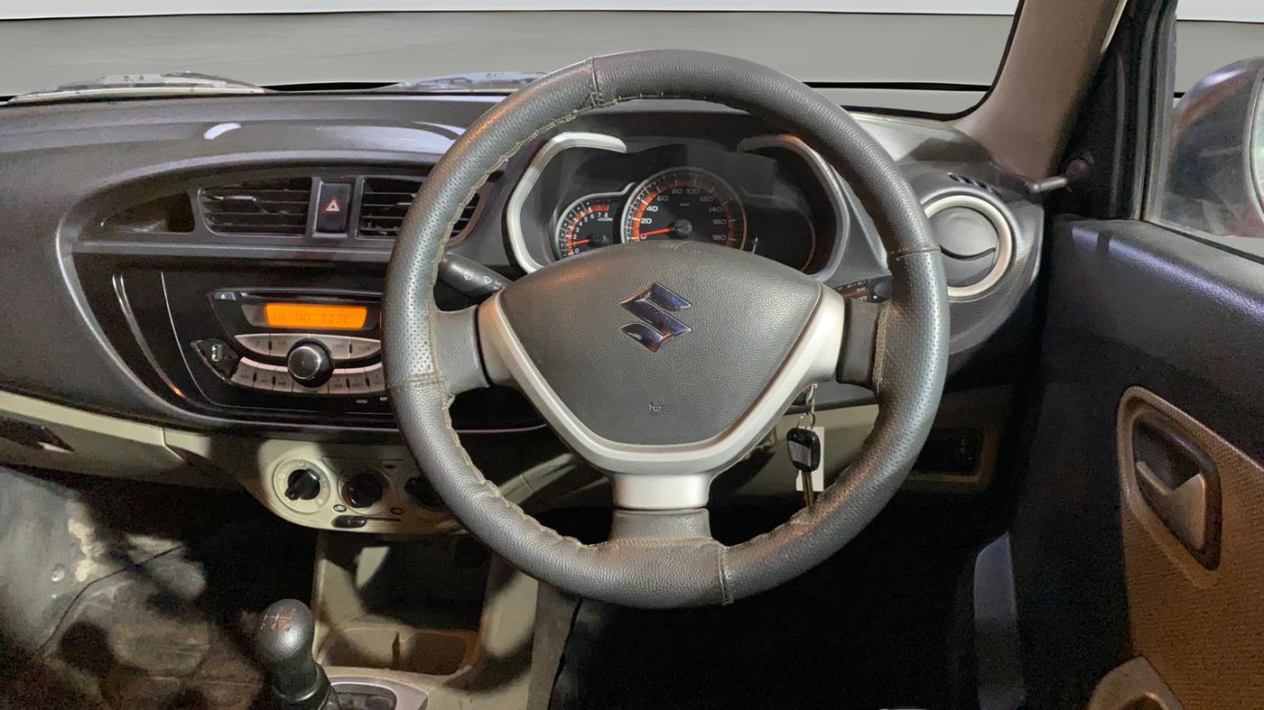2015 Maruti Alto K10 VXI, Petrol, Manual, 43,008 km, Steering Wheel Close Up