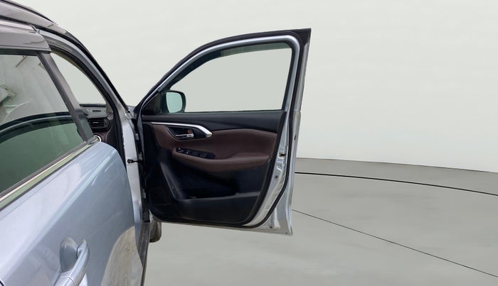 2022 Maruti Grand Vitara ALPHA SMART HYBRID ALLGRIP DUAL TONE, Petrol, Manual, 46,462 km, RHS Front Door