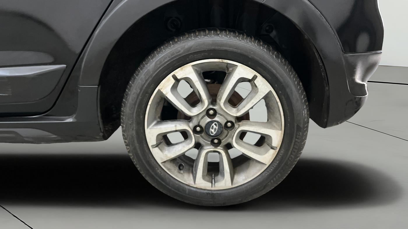 2015 Hyundai i20 Active 1.4 S, Diesel, Manual, 1,25,285 km, Left Rear Wheel