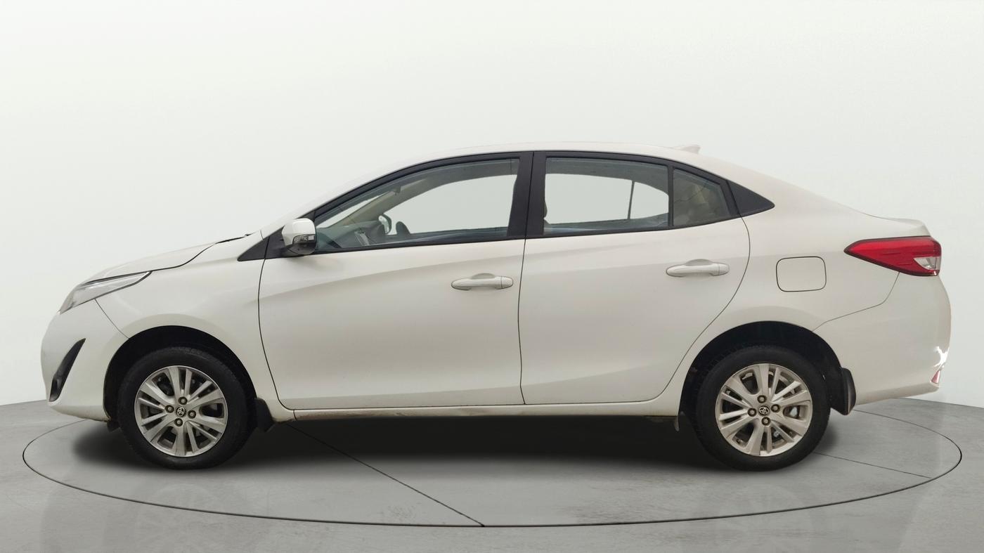 2018 Toyota YARIS V CVT, Petrol, Automatic, 74,673 km, Left Side
