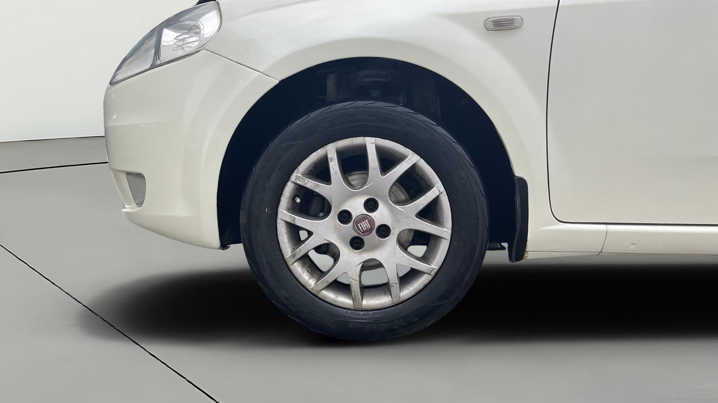 2013 Fiat Grand Punto Emotion 1.3, Diesel, Manual, 1,05,831 km, Left Front Wheel