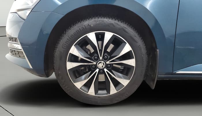 2022 Skoda Superb L&K 2.0 TSI AT, Petrol, Automatic, 61,943 km, Left Front Wheel