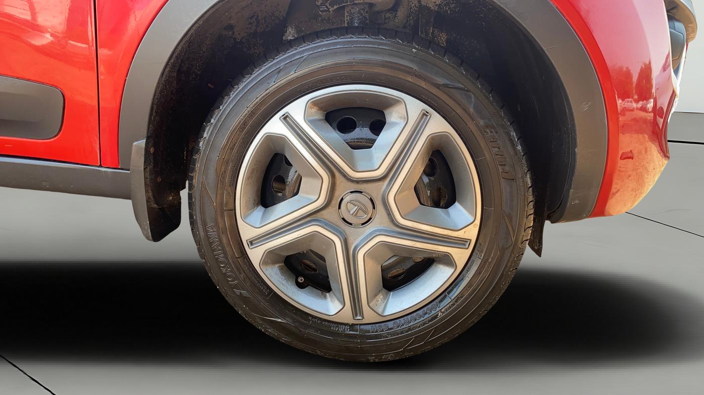 2018 Tata NEXON XM PETROL, CNG, Manual, 96,263 km, Right Front Wheel