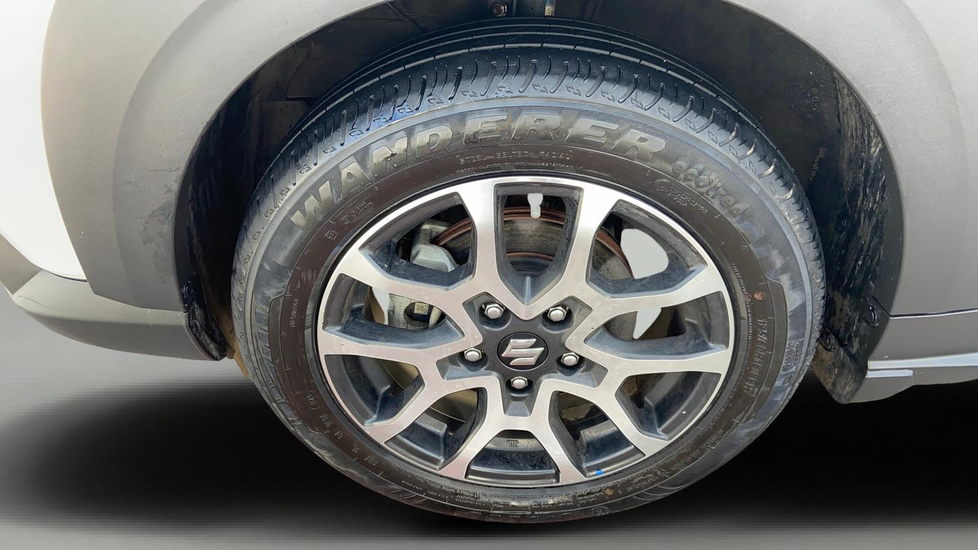 2024 Maruti XL6 ALPHA PLUS AT, Petrol, Automatic, 25,334 km, Left Front Wheel