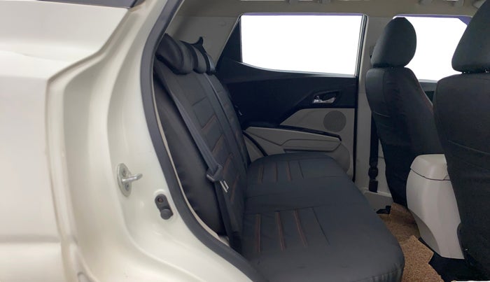 2020 Mahindra XUV300 W8 1.2 PETROL, Petrol, Manual, 31,768 km, Right Side Rear Door Cabin