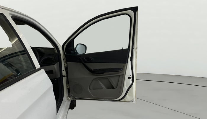 2018 Tata Tiago XT PETROL, Petrol, Manual, 32,574 km, RHS Front Door