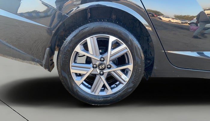 2023 Hyundai Verna SX 1.5 Turbo Petrol MT, Petrol, Manual, 24,627 km, Right Rear Wheel