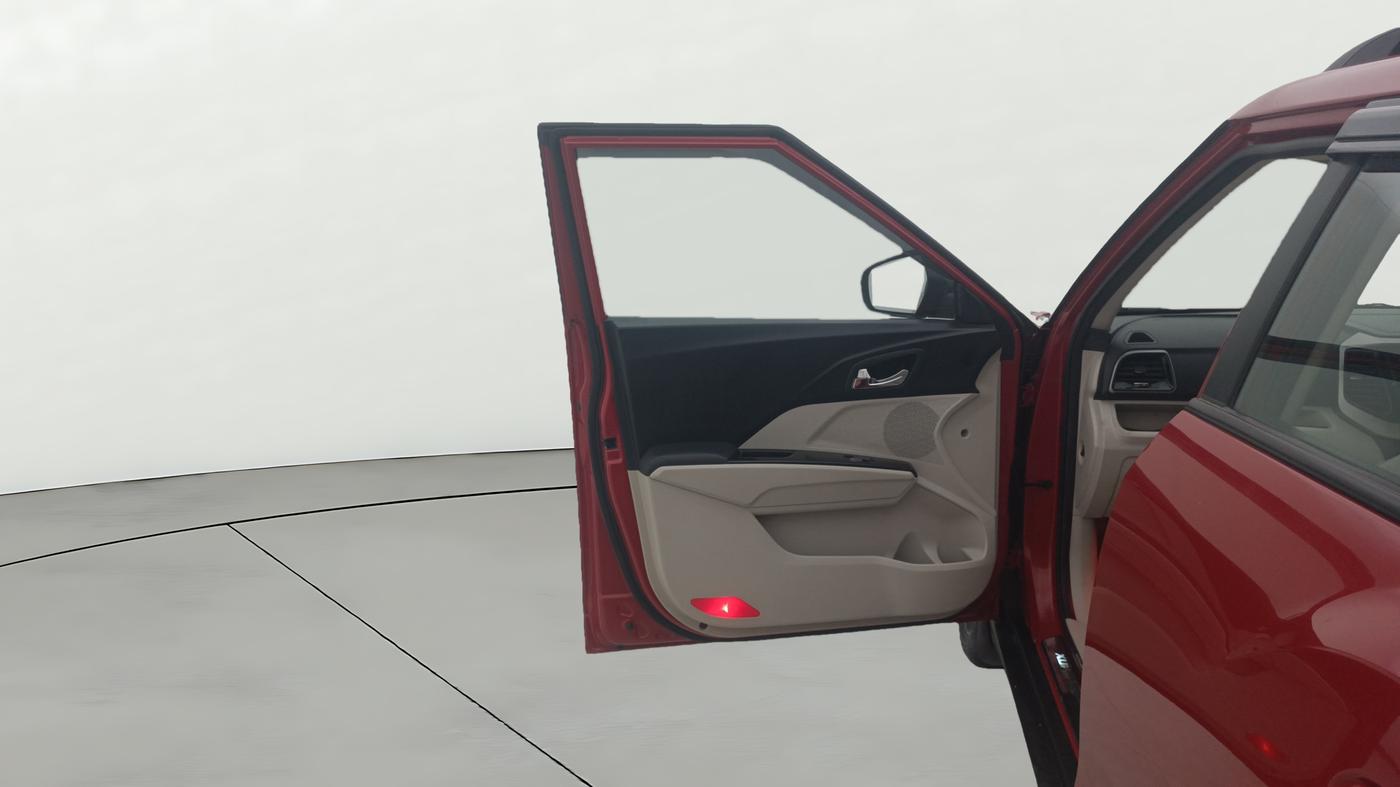 2021 Mahindra XUV300 W8 (O) 1.2 PETROL AMT, Petrol, Automatic, 66,293 km, LHS Front Door