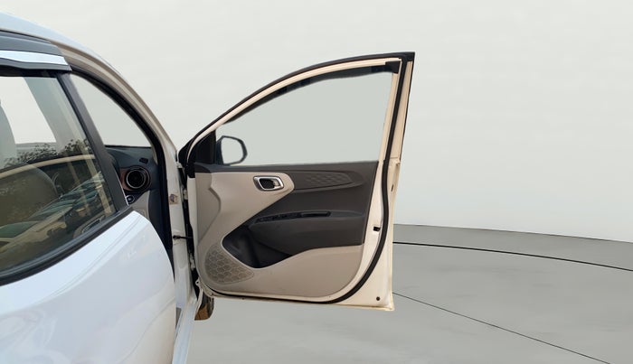 2022 Hyundai AURA SX PLUS 1.2 AMT, Petrol, Automatic, 67,386 km, RHS Front Door