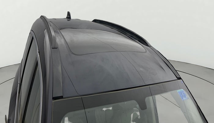 2022 Mahindra XUV700 AX 5 P MT 5 STR, Petrol, Manual, 46,331 km, Roof