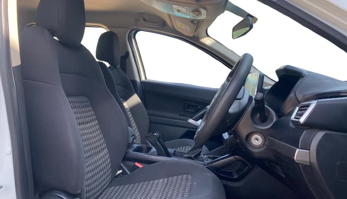 2021 Tata Harrier XMA 2.0L KRYOTEC, Diesel, Automatic, 97,438 km, Right Side Front Door Cabin