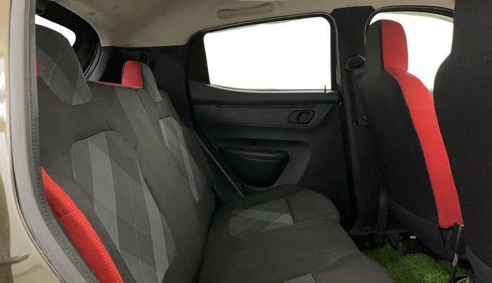 2021 Renault Kwid RXT 1.0 (O), Petrol, Manual, 36,103 km, Right Side Rear Door Cabin