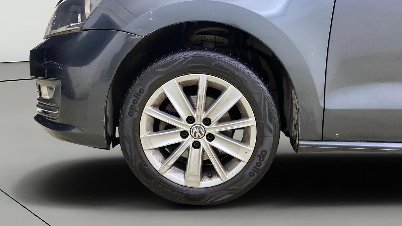 2015 Volkswagen Vento HIGHLINE 1.6 MPI, Petrol, Manual, 78,662 km, Left Front Wheel