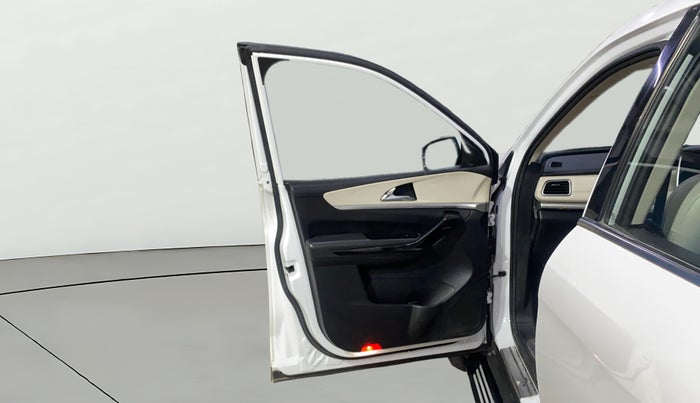 2022 Mahindra XUV700 AX 7 D MT 7 STR, Diesel, Manual, 46,340 km, LHS Front Door