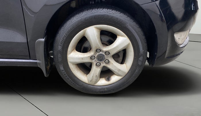 2014 Skoda Rapid ELEGANCE 1.6 MPI MT, Petrol, Manual, 51,774 km, Right Front Wheel