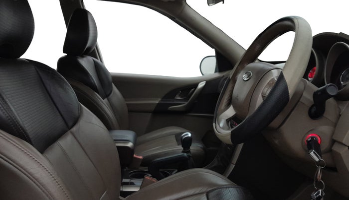 2013 Mahindra XUV500 W8, Diesel, Manual, 96,731 km, Right Side Front Door Cabin