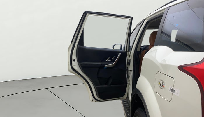 2020 Mahindra XUV500 W7 AT, Diesel, Automatic, 73,825 km, LHS Rear Door