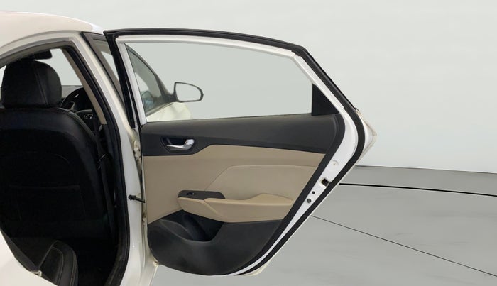 2019 Hyundai Verna 1.6 VTVT SX + AT, Petrol, Automatic, 40,204 km, RHS Rear Door