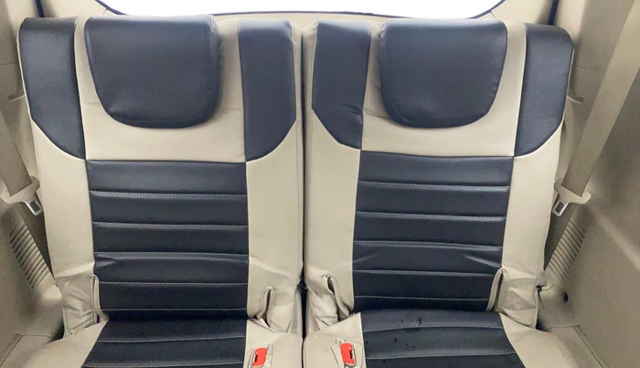 2015 Mahindra XUV500 W6, Diesel, Manual, 1,24,192 km, Third Seat Row ( optional )
