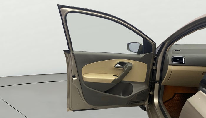 2015 Volkswagen Vento HIGHLINE 1.6 MPI, Petrol, Manual, 1,27,839 km, LHS Front Door